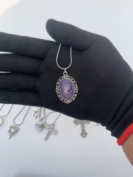 The Royal Violet Cameo